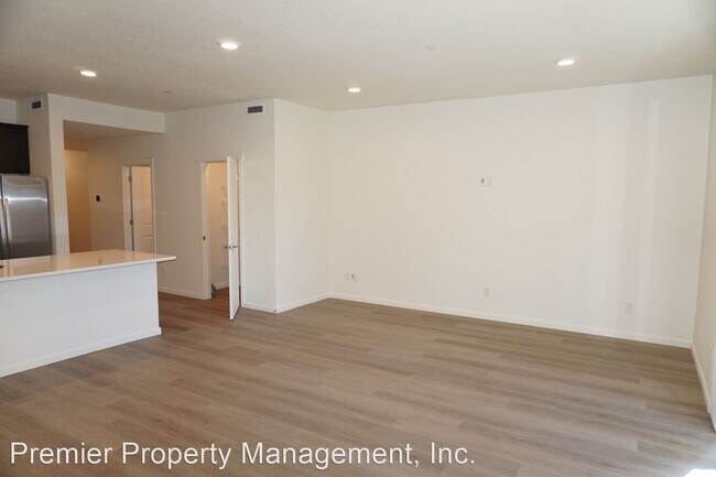 Building Photo - 3 br, 2.5 bath House - 11404 NE 127th Ct