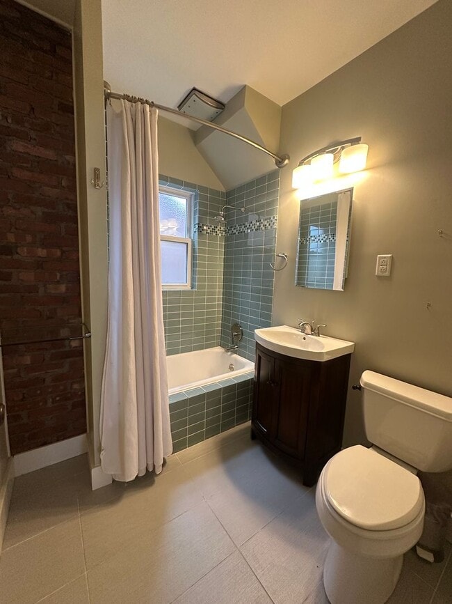 Building Photo - Gorgeous Renovated Highlands Bungalow – Available for Rent!