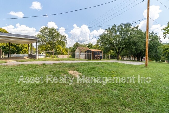 Building Photo - 817 Ridgeview Dr