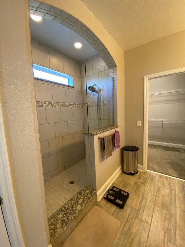 Building Photo - Beautiful 3 bedroom, 2.5 bathrooms  located in The Preserve of Oviedo on the Park