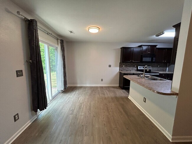 Building Photo - Beautiful 5 Bedroom Home in the Park Brook...