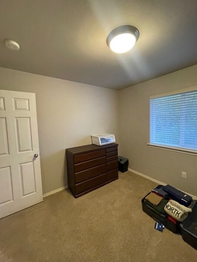 Building Photo - Beautiful 3 Bedroom Plus Den 2.5 Bath Home in Lake Stevens!
