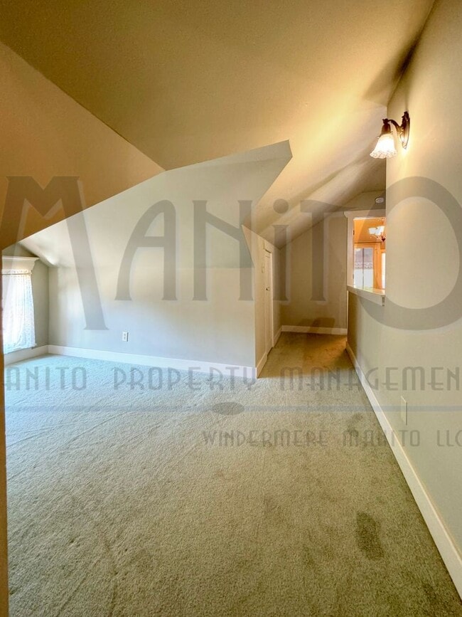 Building Photo - South Hill Swank