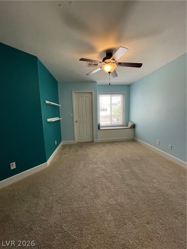 Building Photo - 271 Pointe Ranier Ave