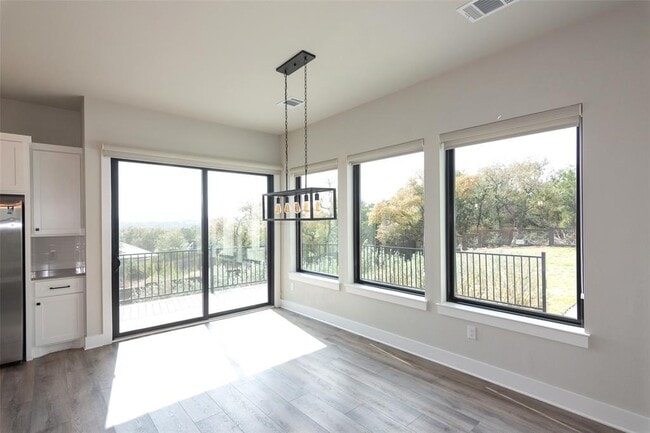 Building Photo - 2802 Lawrence Dr