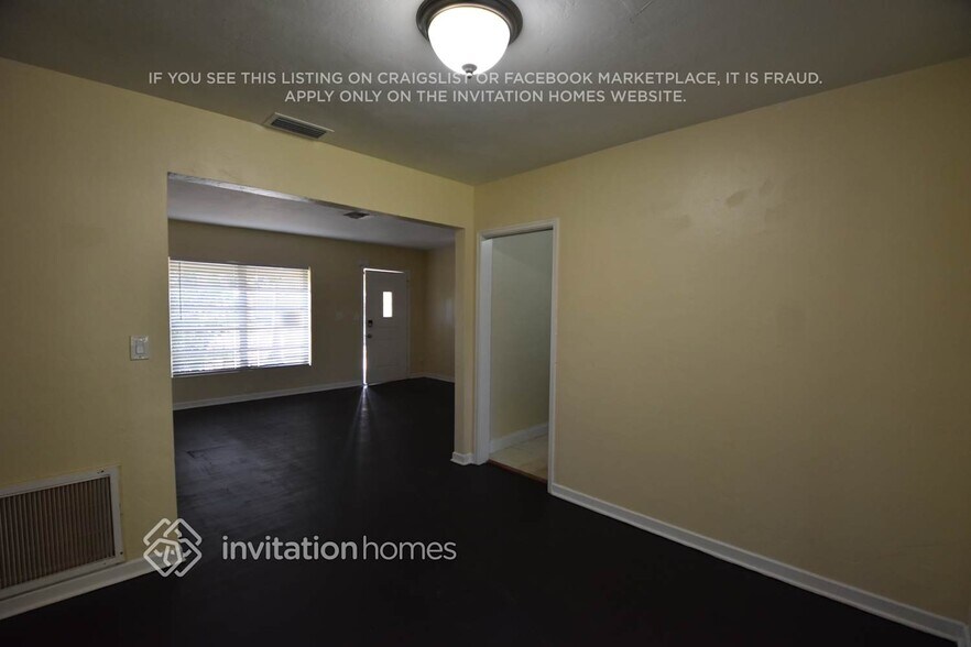 Building Photo - 245 NW 124th St