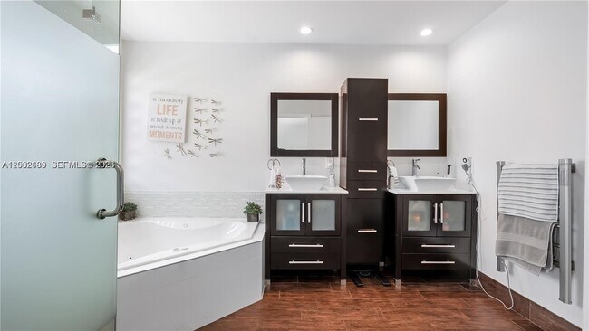 Building Photo - 321 SW 194th Ave