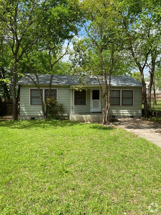 Building Photo - Funky East Side 2 Bedroom