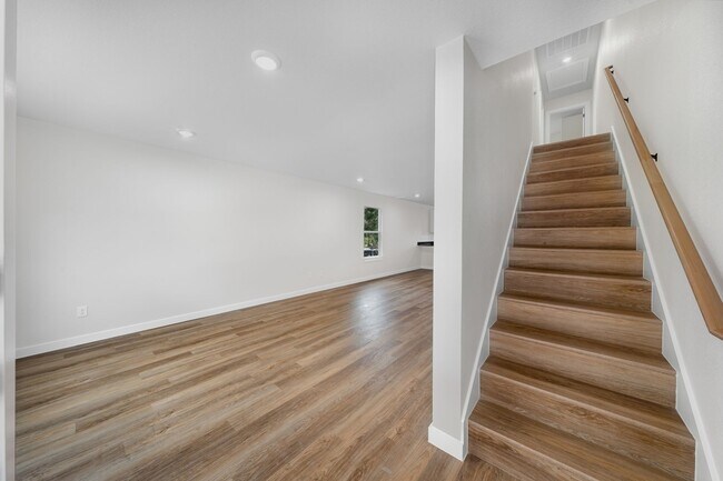 Building Photo - 713 S 28th St