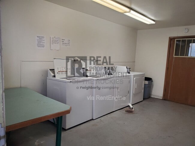 Building Photo - 713 N Garfield Ave