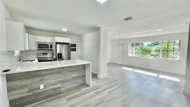 Building Photo - 1420 S 24th Terrace