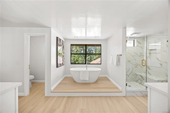 Building Photo - 673 S Mentor Ave