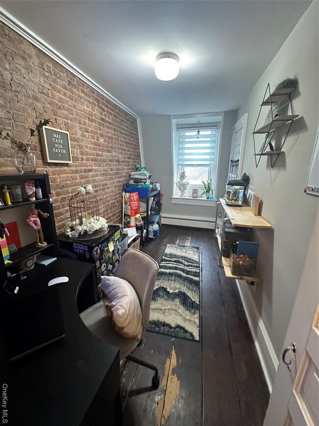 Building Photo - 118 Main St