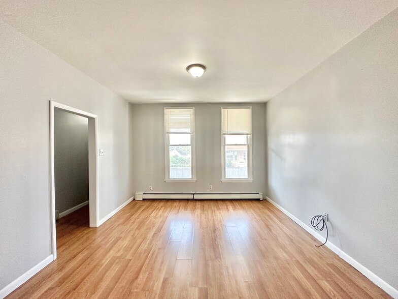 Building Photo - 335 Scott St