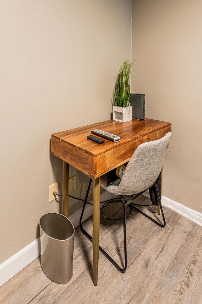 Building Photo - 704 Pacific Ave SW