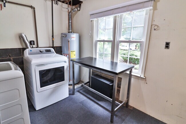 Building Photo - 9633 Cinnamon Creek Dr