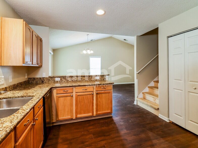 Building Photo - 112 Knightsbridge Rd