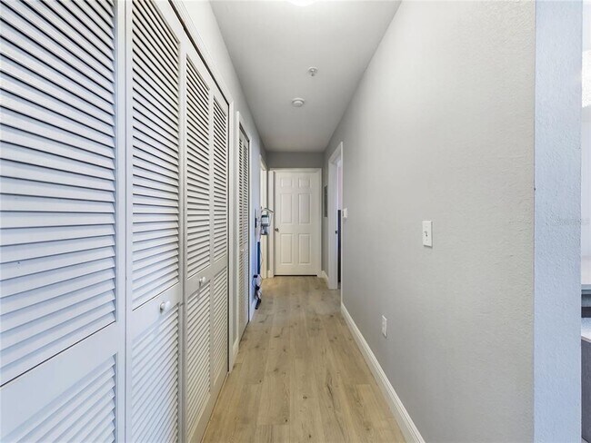 Building Photo - 5521 Rosehill Rd