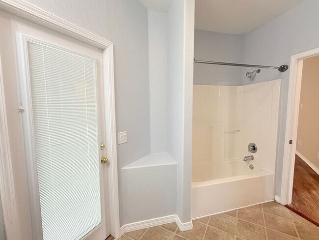Building Photo - 4607 Carmel Cir