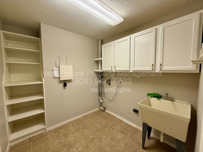 Building Photo - 2217 Hammock Oaks Dr N