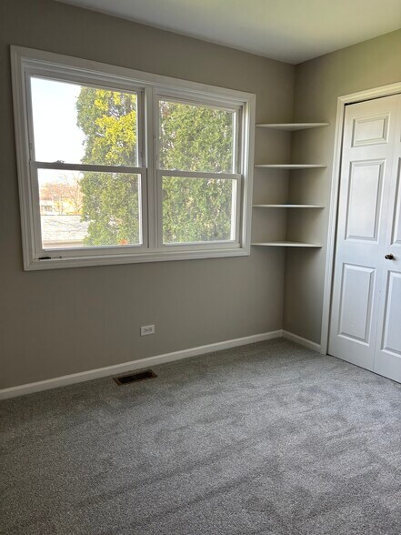 Building Photo - 1667 Hinterlong Ln