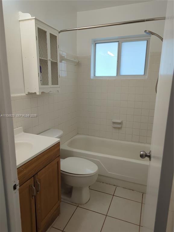 Building Photo - 1544 Arthur St