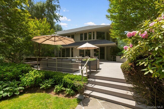 Building Photo - 5 Coachman's Ct