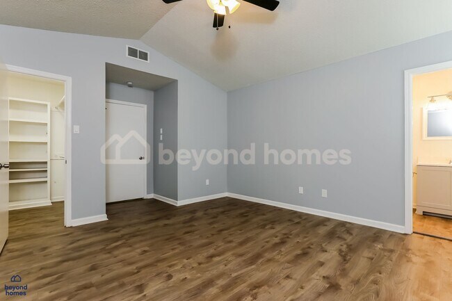 Building Photo - Stunning and Updated Maumelle Living!