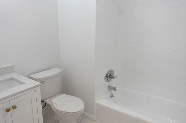 Building Photo - Updated 3 Bedroom / 2 Bath Home