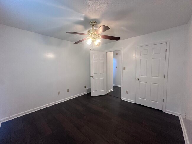 Building Photo - 8305 Crimson Creek Dr