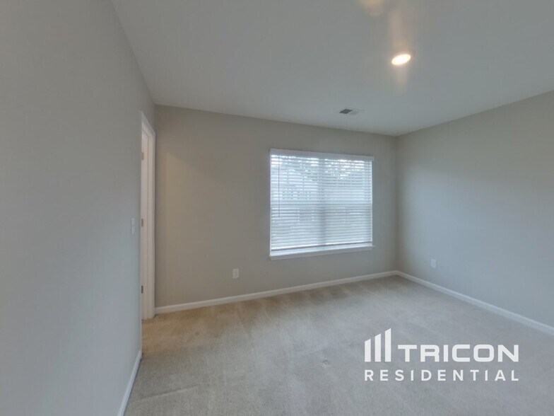 Building Photo - 283 Millen Dr