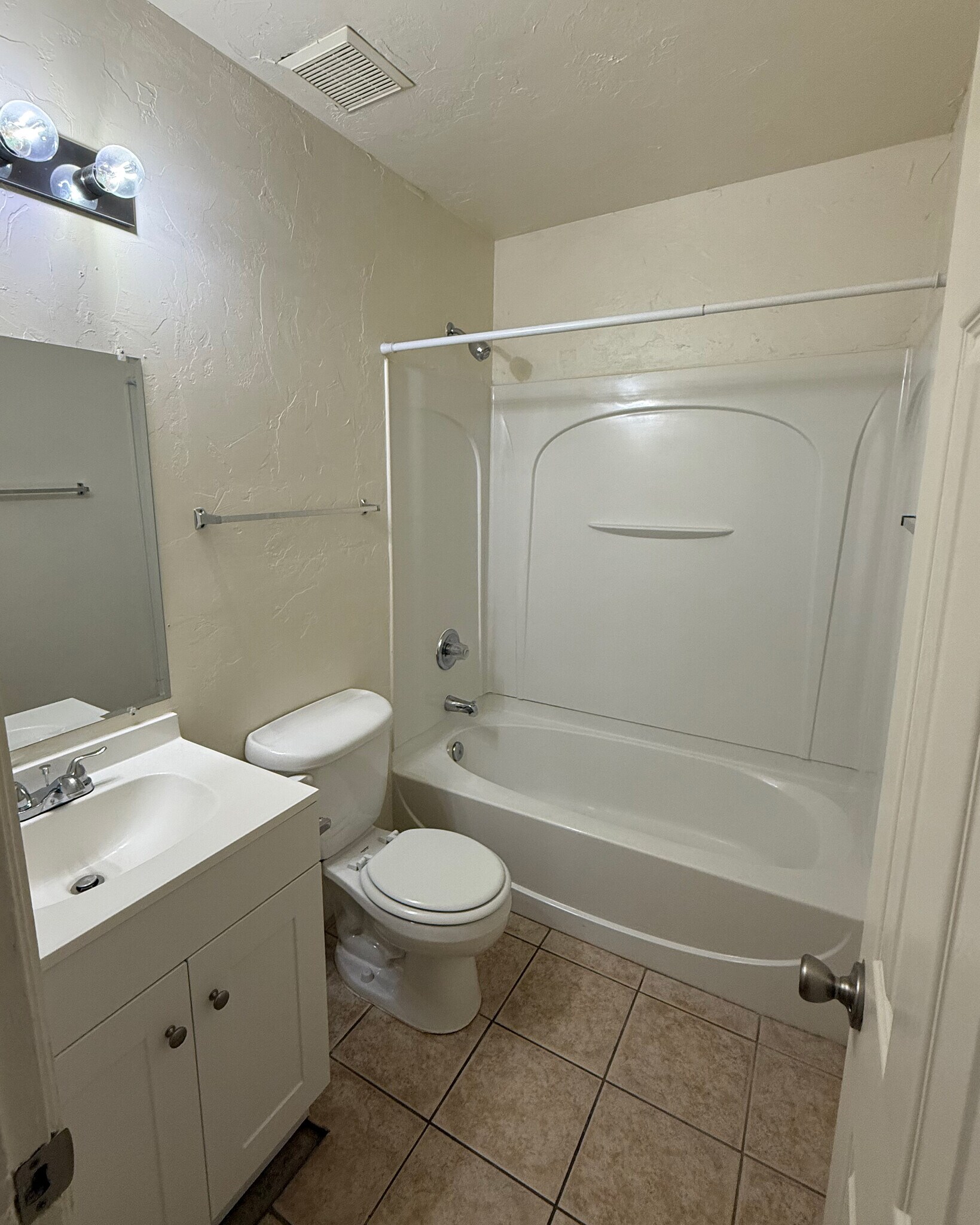 Bathroom - 530 E Linden St