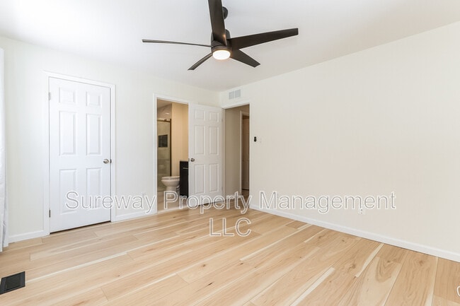 Building Photo - 1005 Woodhollow Dr