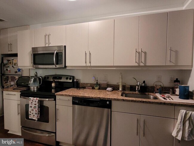 Building Photo - 219 S 18th St