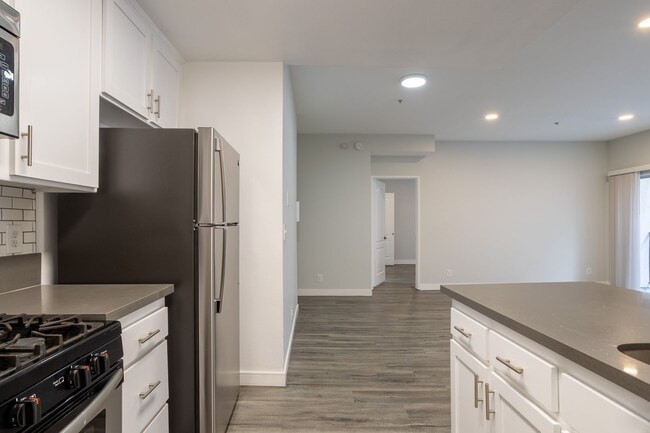 Interior Photo - 7057 Lanewood Ave