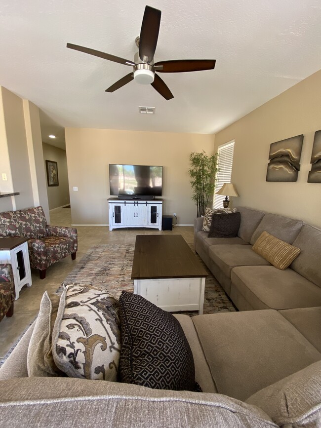 Building Photo - 6579 S Classic Way