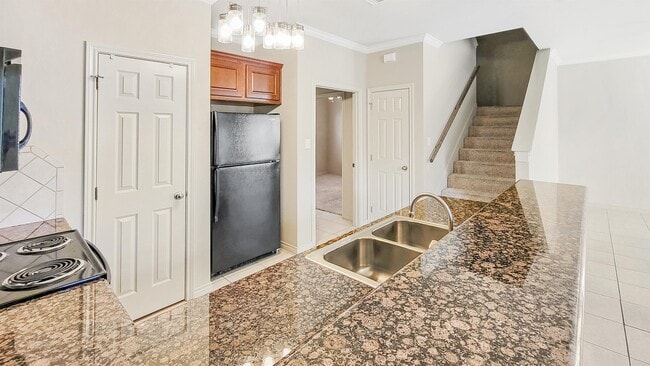 Building Photo - 168 Forest Dr