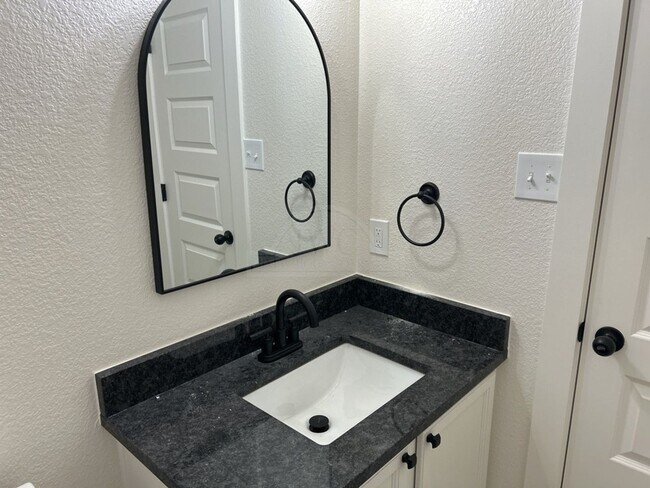 Building Photo - 316 Timber Ridge Dr