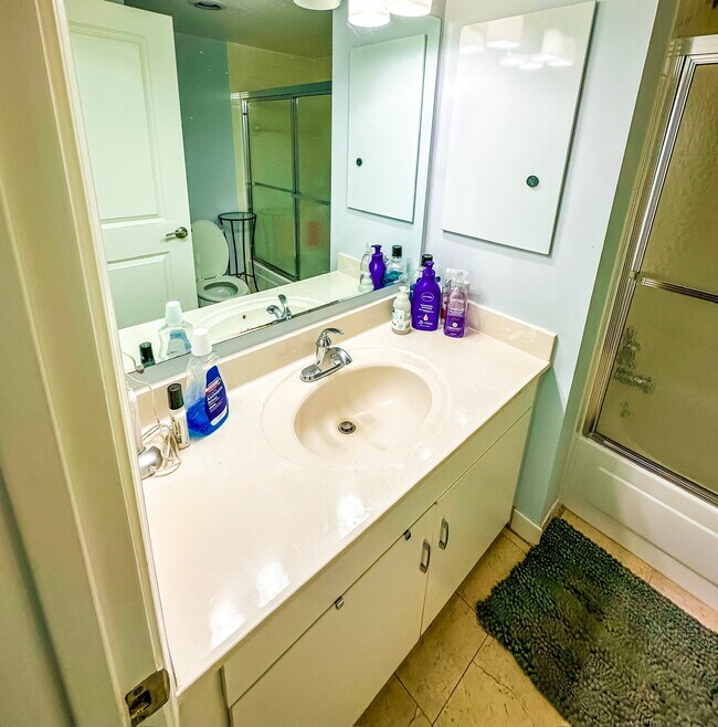 Building Photo - The Metropolitan