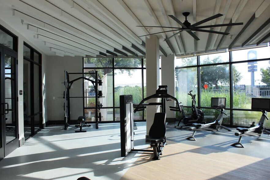 Building Photo - 9127 Research Blvd