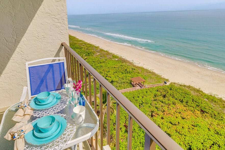 Building Photo - 4250 N Hwy A1A