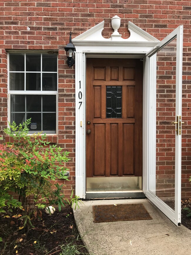 Warm and welcoming entrance. - 107 Swanton Hill Ct