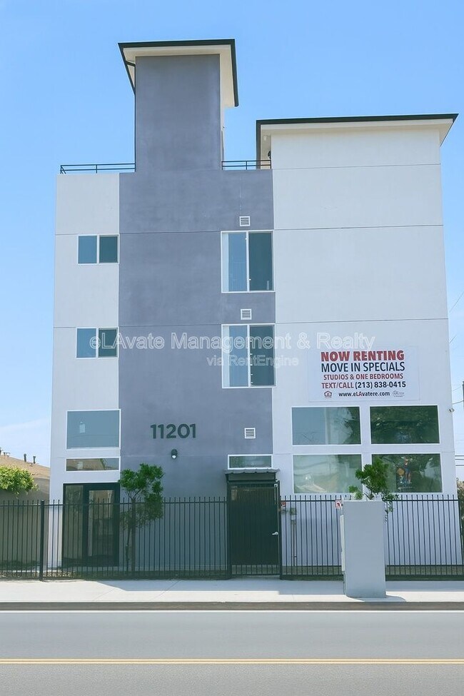 Building Photo - 11201 Main St