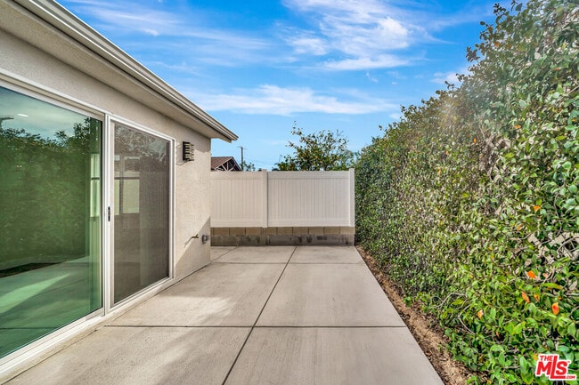 Building Photo - 10953 Whitegate Ave