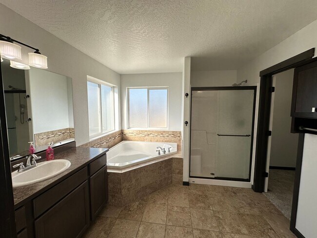 Building Photo - Fieldstone Home