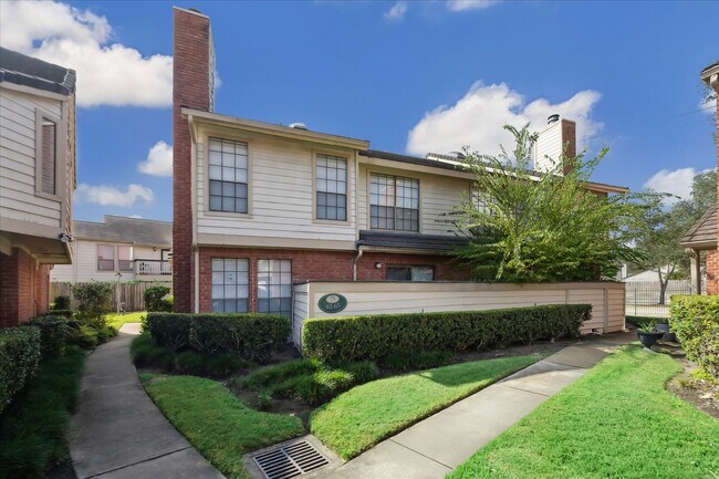 Building Photo - 2211 S Kirkwood Rd