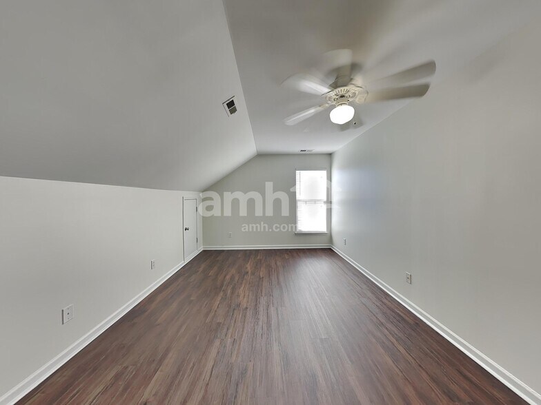 Building Photo - 3007 Linstead Dr