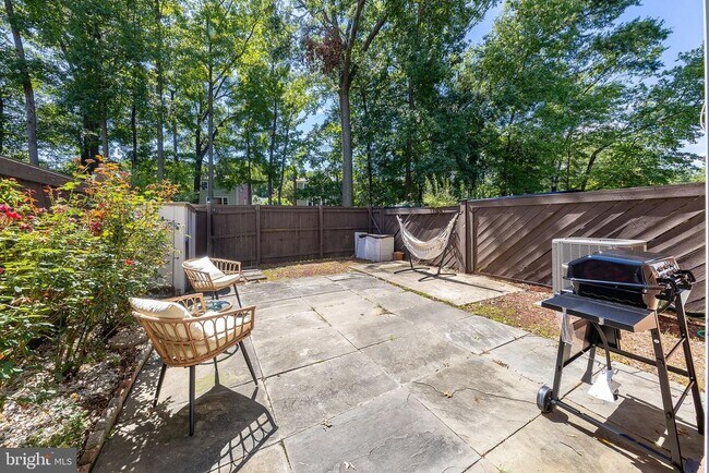 Building Photo - 4333 Cedarlake Ct