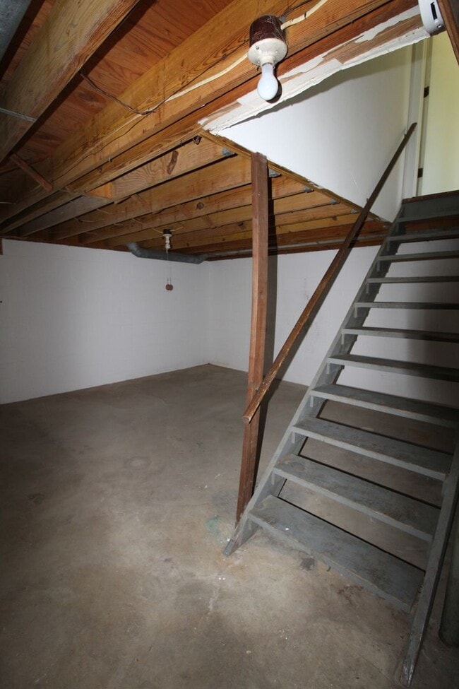 Building Photo - Two Bedroom Duplex