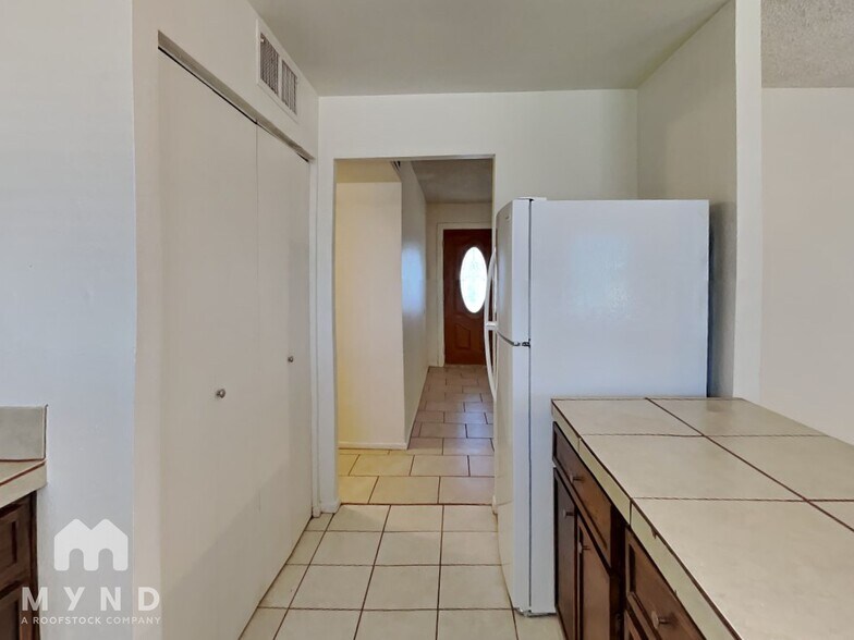 Building Photo - 5619 N 61st Cir